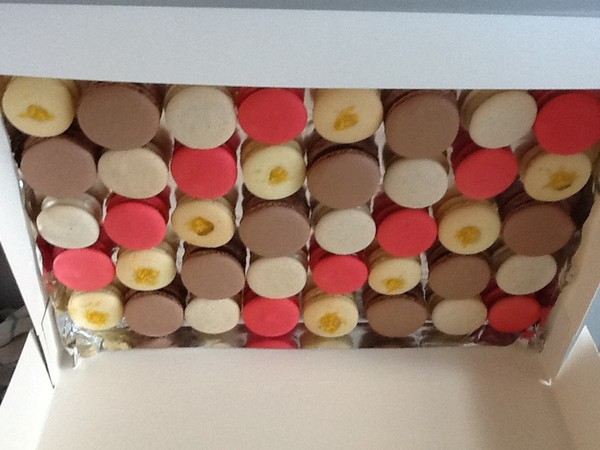 Macarons vanille, citron, framboise, chocolat 
